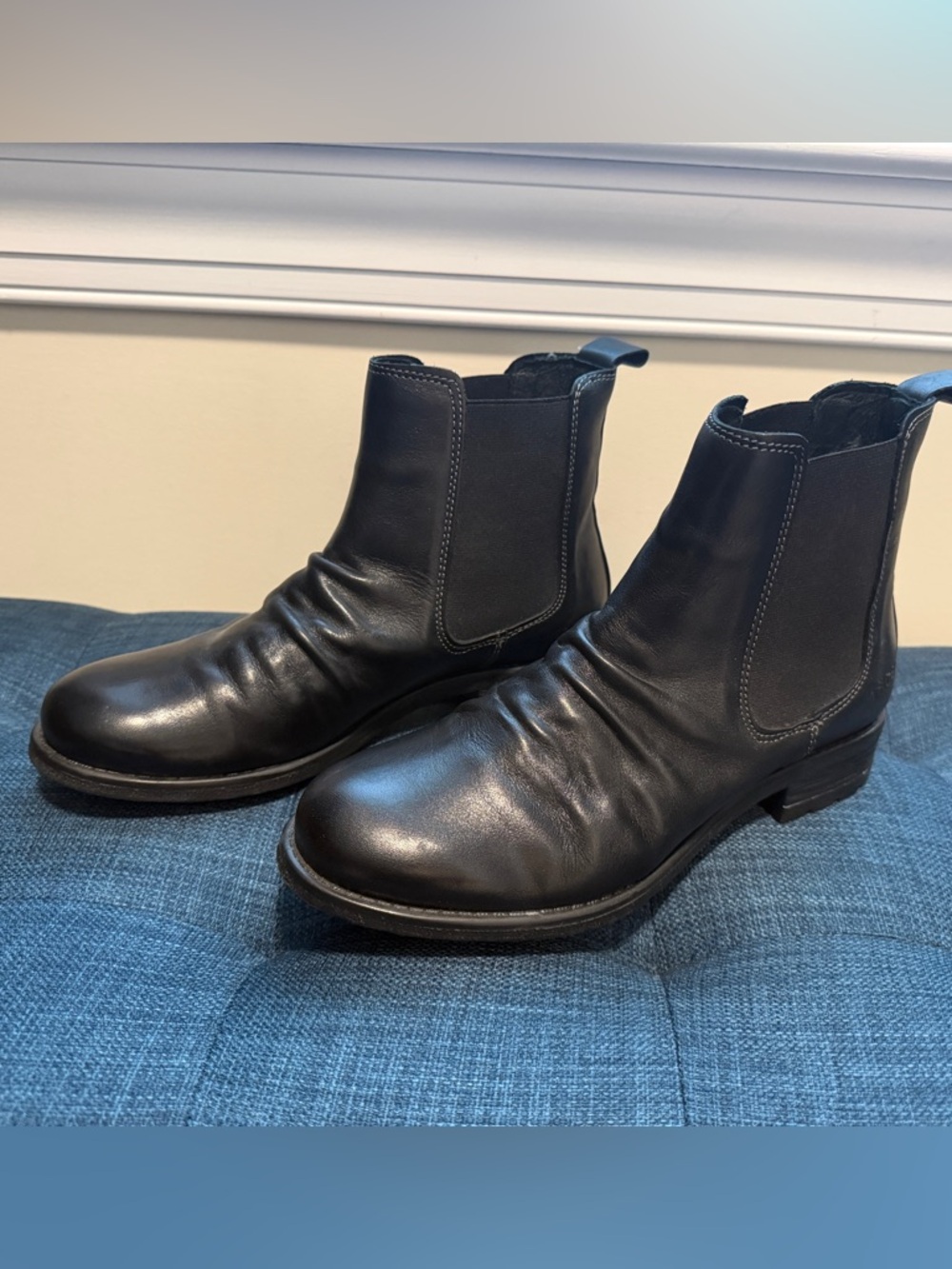 Taos Black Leather Twinnie Chelsea Boots Size 37 / 7.5 Like new!